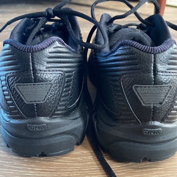 LAST CALL BEFORE I REMOVE THIS LISTING Brooks Women’s Addiction Walker - Picture 4 of 6